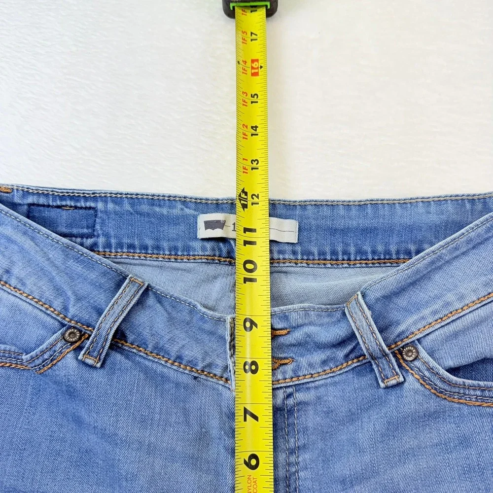 Levis Womens Medium Wash Denim Cuffed Bermuda Shorts Double Button‎ Size 12 W31
